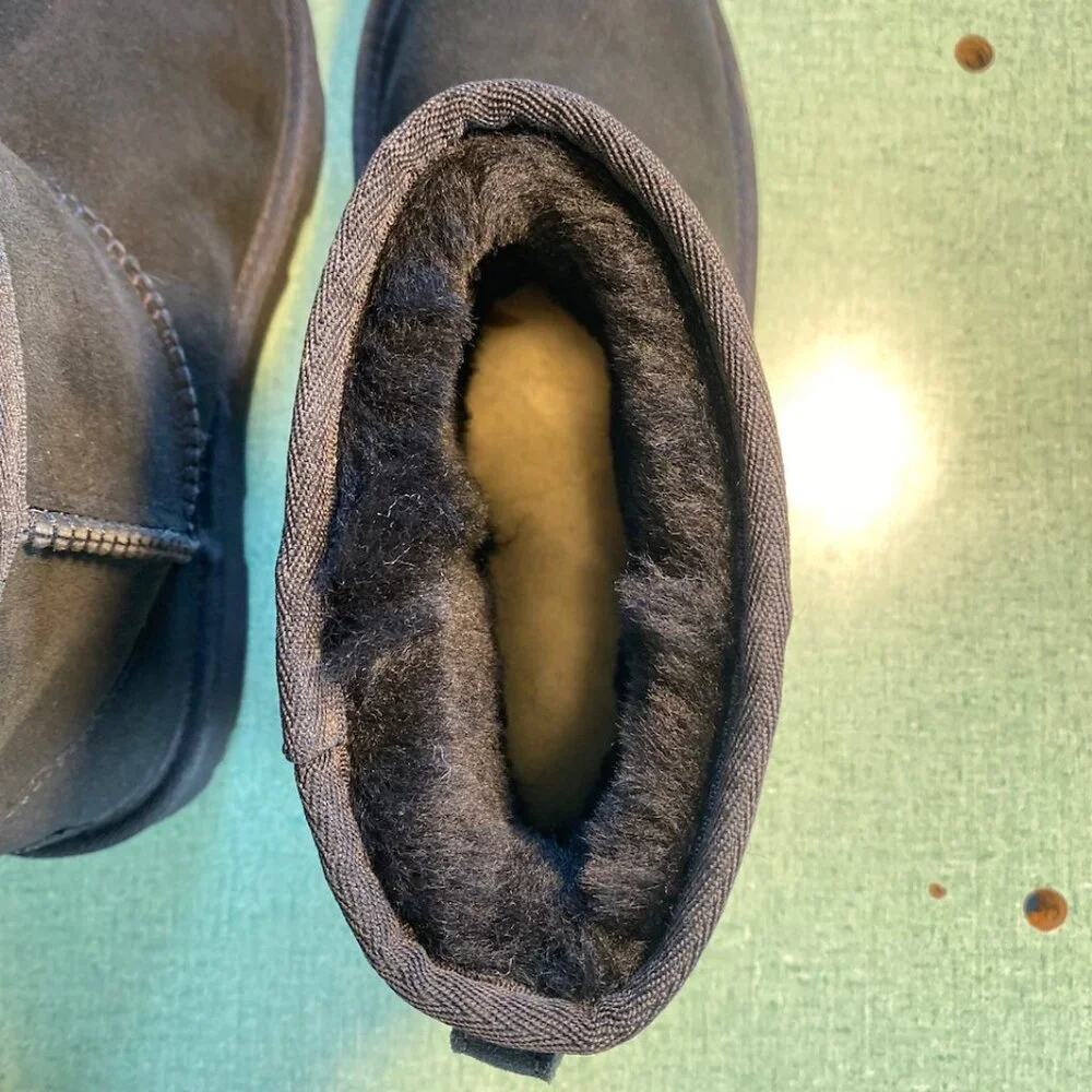 UGG Classic Mini II Genuine Shearling Lined Boot, Women's Size 5, New W/O Box